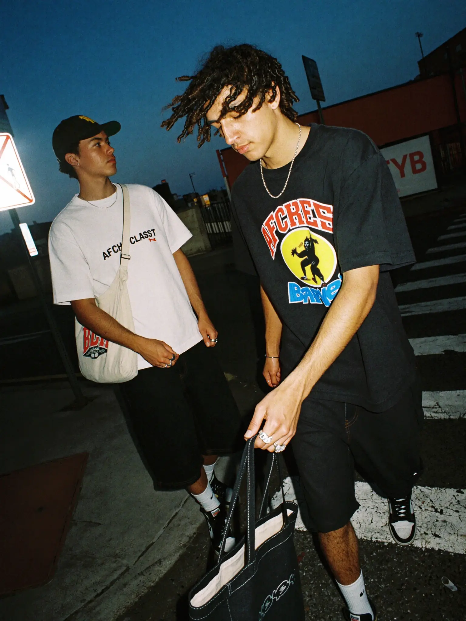 Afché — lifestyle, anochecer