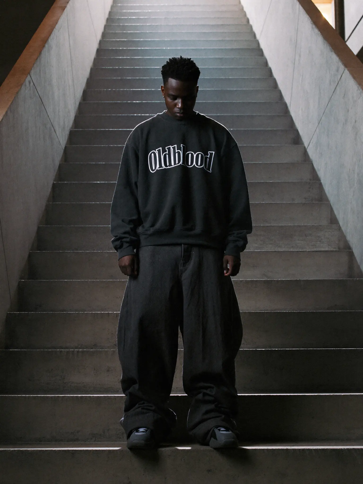 Oldblood — sudadera, escalera