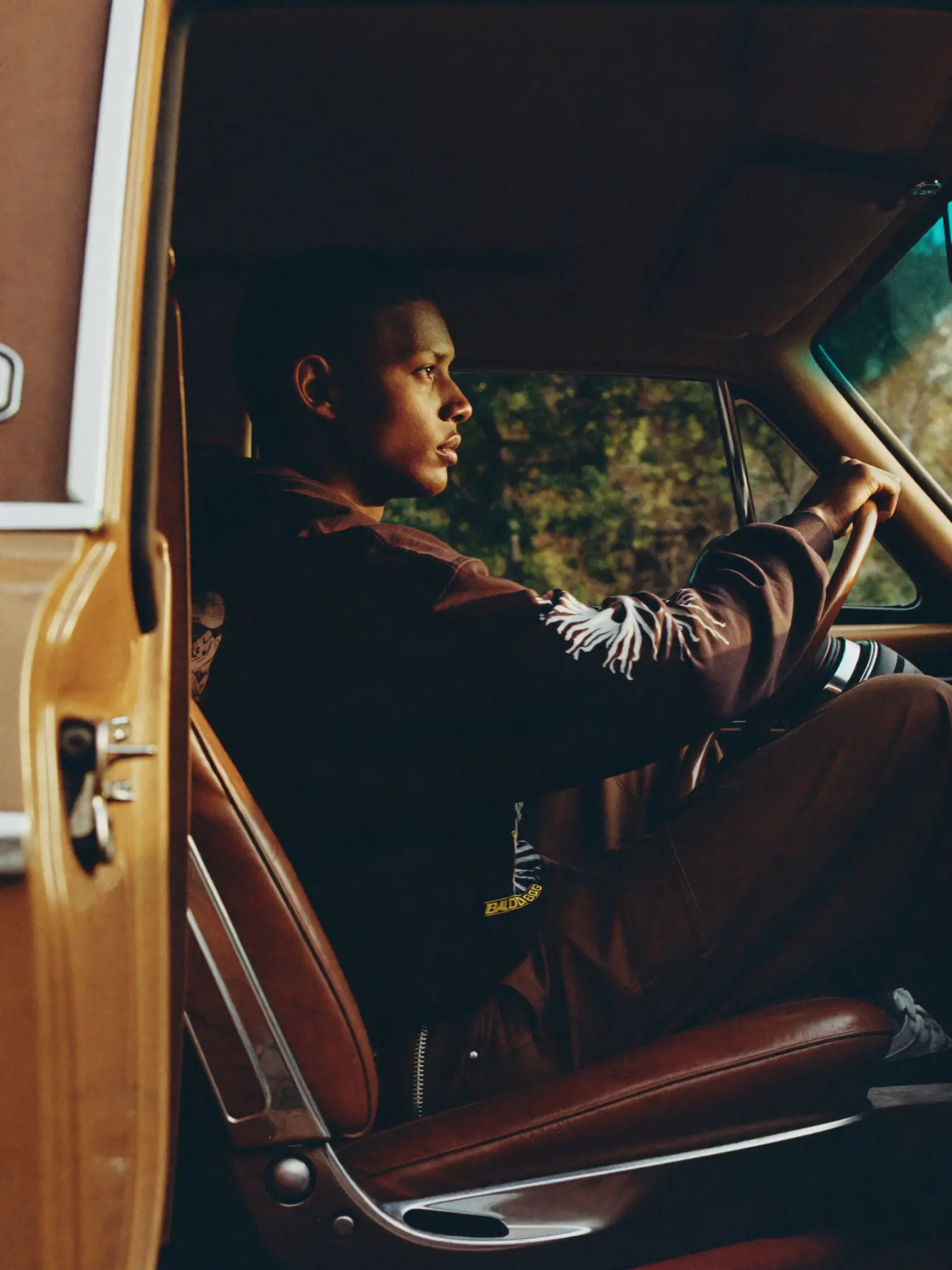 Retrato — interior de coche